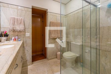 Casa à venda com 840m², 3 quartos e 6 vagasBanheiro Suíte 2