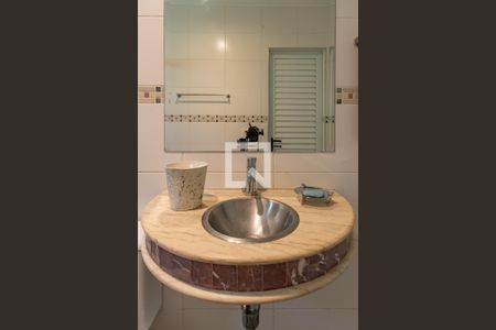 Casa à venda com 840m², 3 quartos e 6 vagasBanheiro de Serviço 1