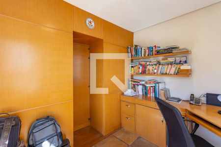 Casa à venda com 840m², 3 quartos e 6 vagasSuíte 2 - Escritório