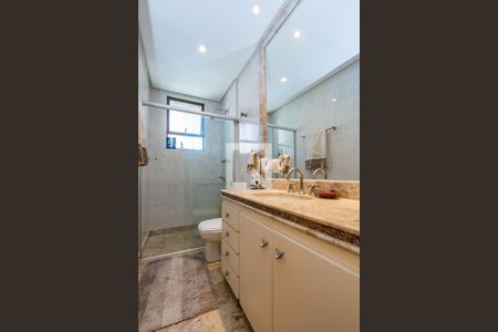 Apartamento à venda com 180m², 3 quartos e 3 vagasBanheiro Social