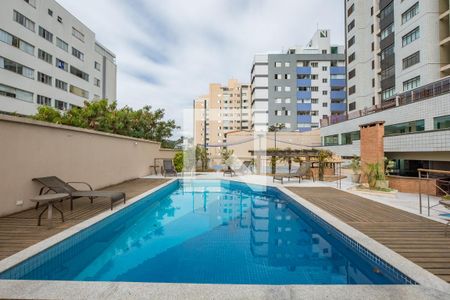 Apartamento à venda com 180m², 3 quartos e 3 vagasPiscina