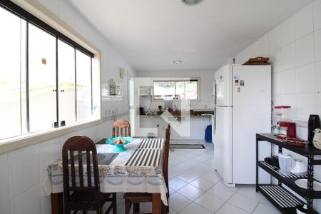 Casa de condomínio para alugar com 400m², 5 quartos e 2 vagasCozinha