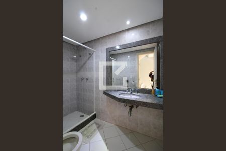 Casa de condomínio para alugar com 400m², 5 quartos e 2 vagasBanheiro da Suíte