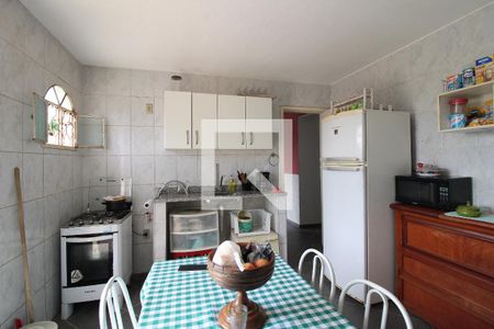 Casa de condomínio para alugar com 400m², 5 quartos e 2 vagasCasa 2 Fundos - Cozinha