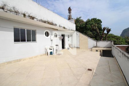 Casa de condomínio para alugar com 400m², 5 quartos e 2 vagasCasa 2 Fundos - Área Externa