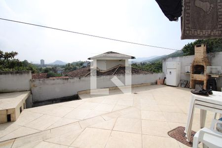 Casa de condomínio para alugar com 400m², 5 quartos e 2 vagasCasa 2 Fundos - Área Externa