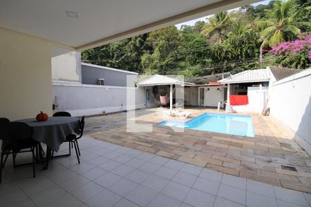 Casa de condomínio para alugar com 400m², 5 quartos e 2 vagasÁrea Externa na Frente