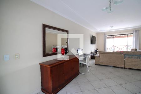 Casa de condomínio para alugar com 400m², 5 quartos e 2 vagasSala