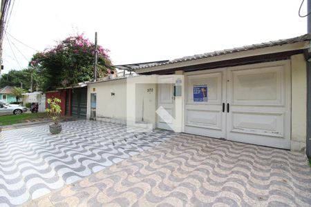 Casa de condomínio para alugar com 400m², 5 quartos e 2 vagasFachada