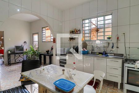 Casa à venda com 240m², 6 quartos e 2 vagasCozinha