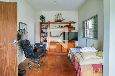 Sala de TV de casa à venda com 6 quartos, 240m² em Aparecida, Belo Horizonte