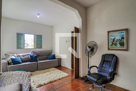 Sala de TV de casa à venda com 6 quartos, 240m² em Aparecida, Belo Horizonte