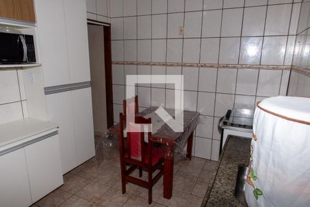 Casa à venda com 150m², 3 quartos e 4 vagas Casa à venda com 150m², 3 quartos e 4 vagasCozinha
