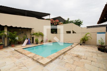 Casa à venda com 400m², 3 quartos e 2 vagasPiscina