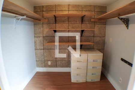 Casa à venda com 194m², 4 quartos e 2 vagascloset Suíte
