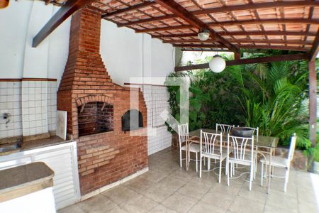 Casa à venda com 194m², 4 quartos e 2 vagasChurrasqueira