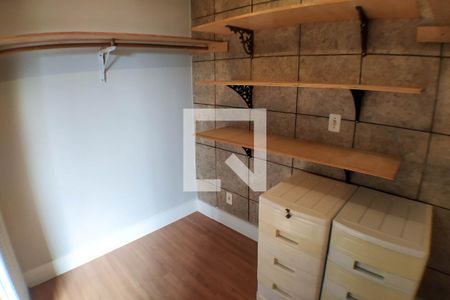 Casa à venda com 194m², 4 quartos e 2 vagascloset Suíte