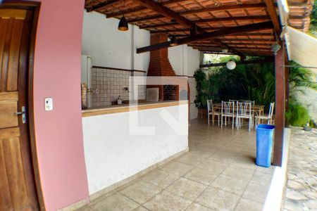 Casa à venda com 194m², 4 quartos e 2 vagasChurrasqueira