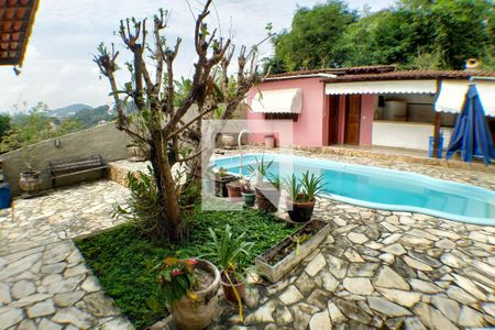 Casa à venda com 194m², 4 quartos e 2 vagasPiscina