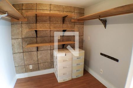 Casa à venda com 194m², 4 quartos e 2 vagascloset Suíte