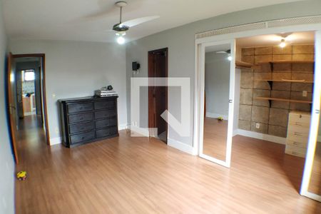 Casa à venda com 194m², 4 quartos e 2 vagasSuíte