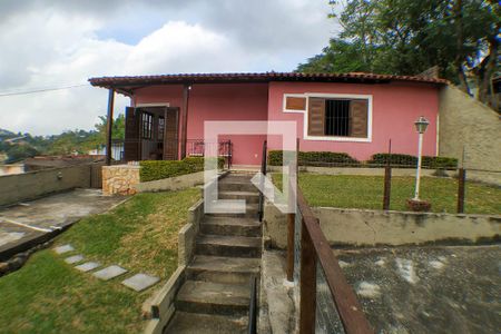 Casa à venda com 194m², 4 quartos e 2 vagasEntrada