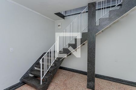 Casa para alugar com 150m², 4 quartos e 1 vagaEscada