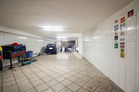 Casa à venda com 369m², 3 quartos e 7 vagas Casa à venda com 369m², 3 quartos e 7 vagasGaragem