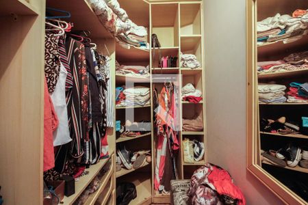 Casa à venda com 369m², 3 quartos e 7 vagas Casa à venda com 369m², 3 quartos e 7 vagasCloset Suíte