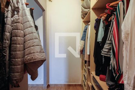 Casa à venda com 369m², 3 quartos e 7 vagas Casa à venda com 369m², 3 quartos e 7 vagasCloset Suíte