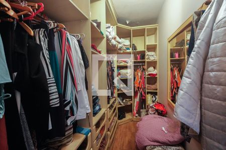 Casa à venda com 369m², 3 quartos e 7 vagas Casa à venda com 369m², 3 quartos e 7 vagasCloset Suíte