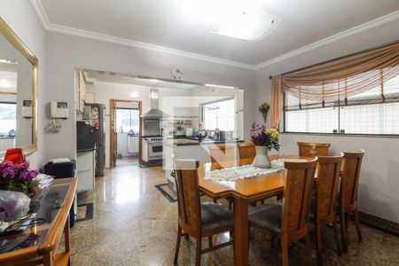 Casa à venda com 369m², 3 quartos e 7 vagas Casa à venda com 369m², 3 quartos e 7 vagasCozinha