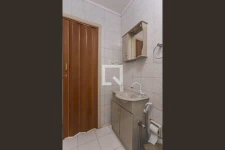 Banheiro de apartamento à venda com 1 quarto, 22m² em São Sebastião, Porto Alegre