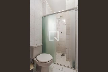 Banheiro de apartamento à venda com 1 quarto, 22m² em São Sebastião, Porto Alegre