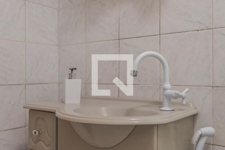 Banheiro de apartamento à venda com 1 quarto, 22m² em São Sebastião, Porto Alegre