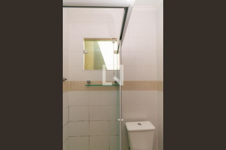 Casa de condomínio para alugar com 70m², 2 quartos e 1 vaga Casa de condomínio para alugar com 70m², 2 quartos e 1 vagaBanheiro da Suíte 2