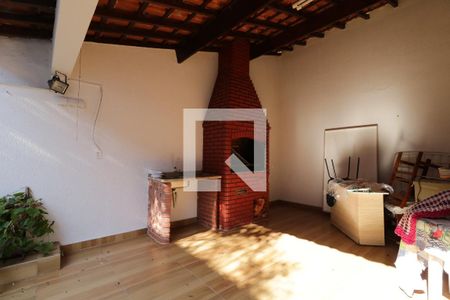 Casa à venda com 300m², 3 quartos e 8 vagasQuintal