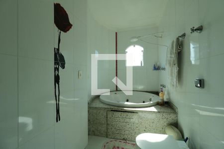 Casa à venda com 300m², 3 quartos e 8 vagasBanheiro da Suite 1