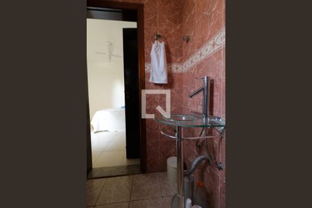 Casa à venda com 300m², 3 quartos e 8 vagasBanheiro da Suite 2