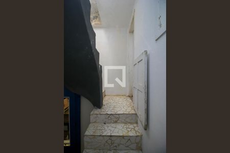 Casa para alugar com 300m², 4 quartos e 2 vagasEscada