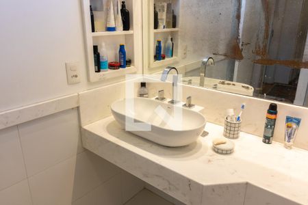 Apartamento à venda com 143m², 3 quartos e 2 vagasBanheiro 