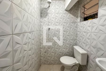 Banheiro de kitnet/studio para alugar com 1 quarto, 28m² em Bom Retiro, São Paulo