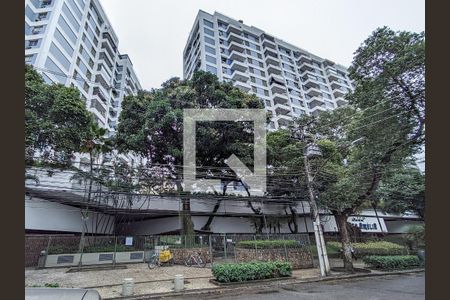 Apartamento à venda com 69m², 2 quartos e 1 vagaFachada e portaria