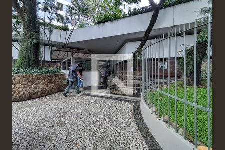 Apartamento à venda com 69m², 2 quartos e 1 vagaFachada e portaria