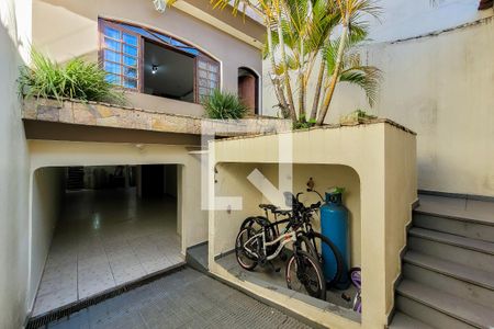 Casa para alugar com 300m², 3 quartos e 5 vagas Casa para alugar com 300m², 3 quartos e 5 vagasGaragem