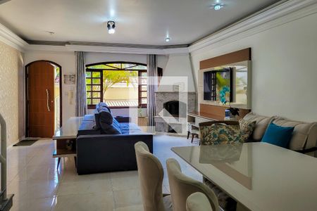 Casa para alugar com 300m², 3 quartos e 5 vagas Casa para alugar com 300m², 3 quartos e 5 vagasSala