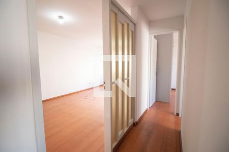 Corredor de apartamento para alugar com 3 quartos, 95m² em Setor Marista, Goiânia