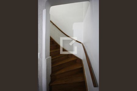 Casa à venda com 180m², 4 quartos e 2 vagasEscada