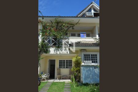 Casa de condomínio à venda com 150m², 3 quartos e 2 vagasFachada