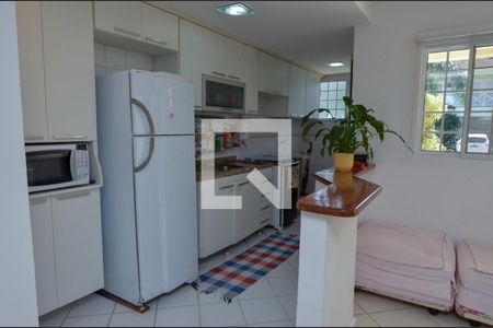 Casa de condomínio à venda com 150m², 3 quartos e 2 vagasCozinha e Área de Serviço